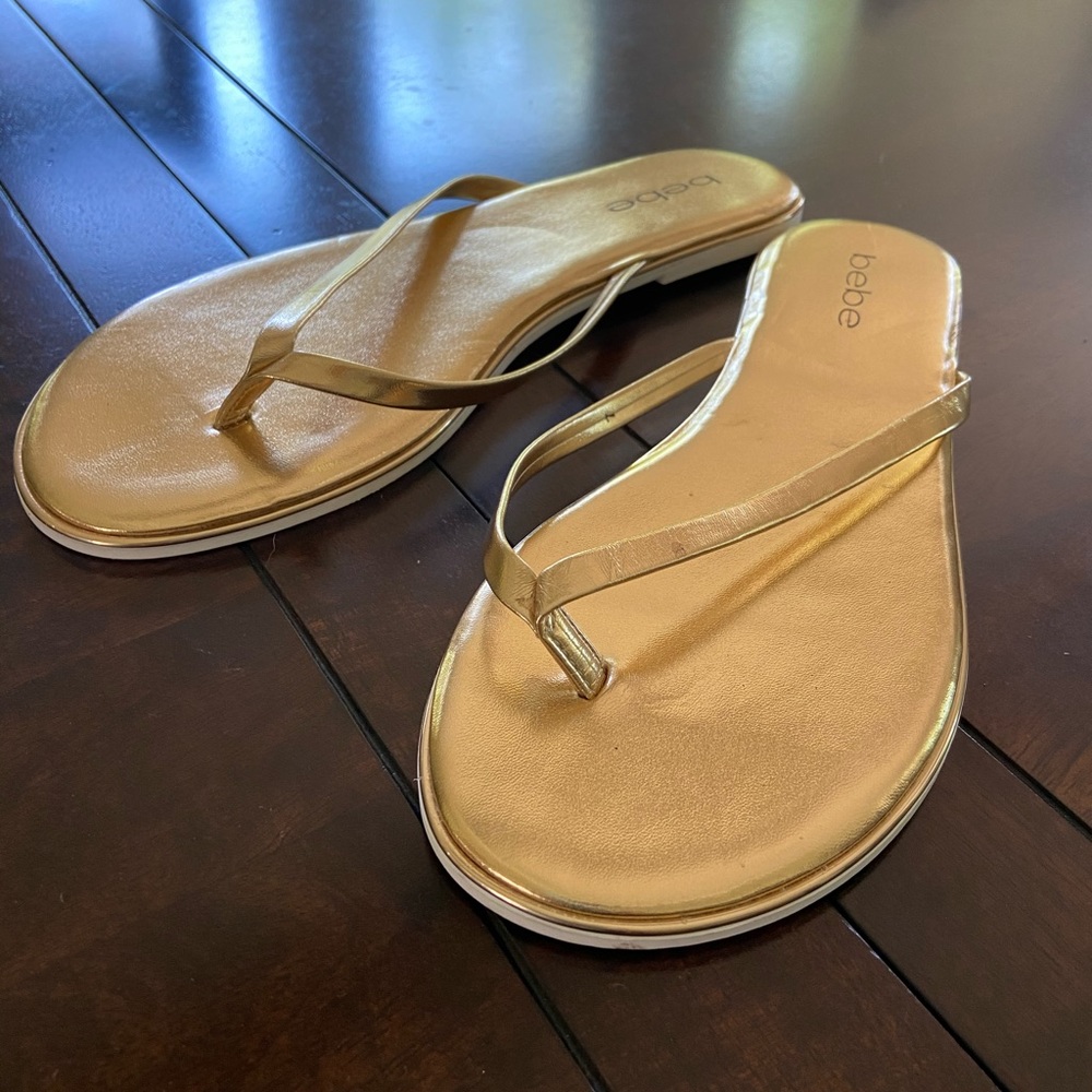 BEBE gold brand new Flip flops size 7